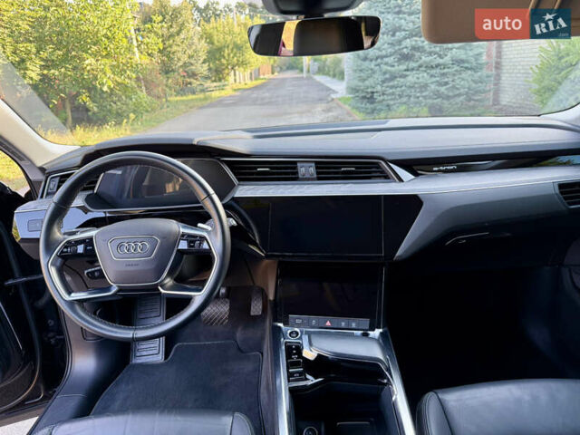 Черный Ауди E-Tron, объемом двигателя 0 л и пробегом 140 тыс. км за 29299 $, фото 17 на Automoto.ua