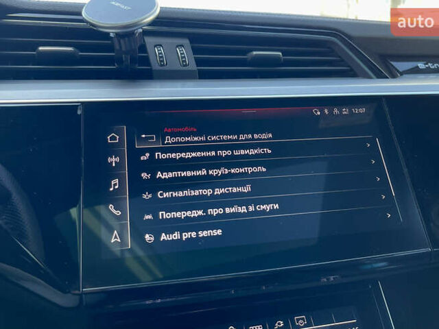 Черный Ауди E-Tron, объемом двигателя 0 л и пробегом 33 тыс. км за 53450 $, фото 24 на Automoto.ua