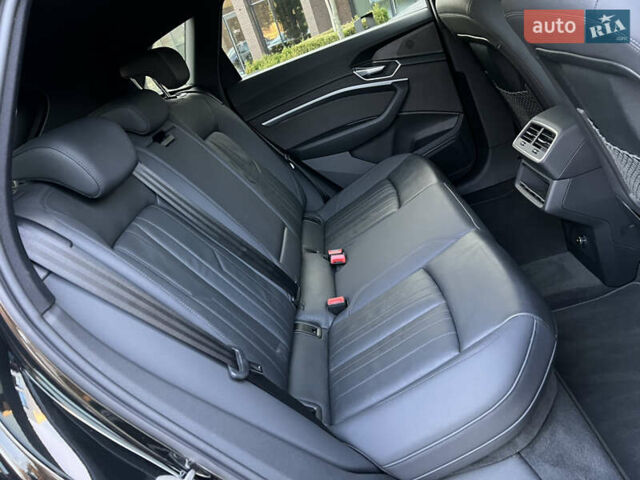 Чорний Ауді E-Tron, об'ємом двигуна 0 л та пробігом 187 тис. км за 23300 $, фото 35 на Automoto.ua