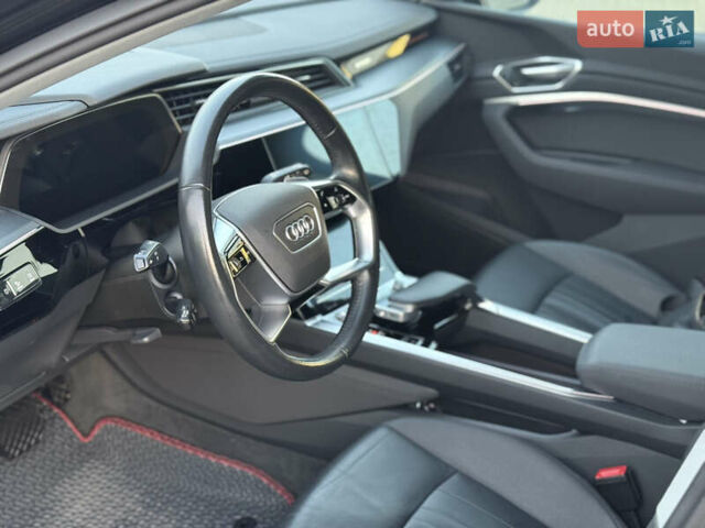 Чорний Ауді E-Tron, об'ємом двигуна 0 л та пробігом 155 тис. км за 28500 $, фото 9 на Automoto.ua