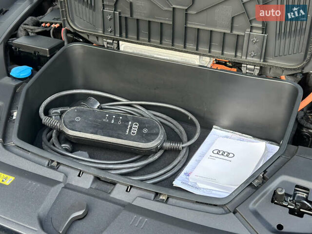 Черный Ауди E-Tron, объемом двигателя 0 л и пробегом 40 тыс. км за 26900 $, фото 40 на Automoto.ua