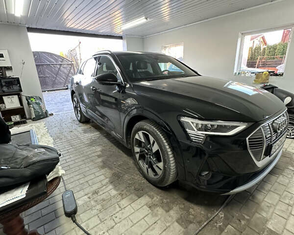 Черный Ауди E-Tron, объемом двигателя 0 л и пробегом 120 тыс. км за 32555 $, фото 50 на Automoto.ua