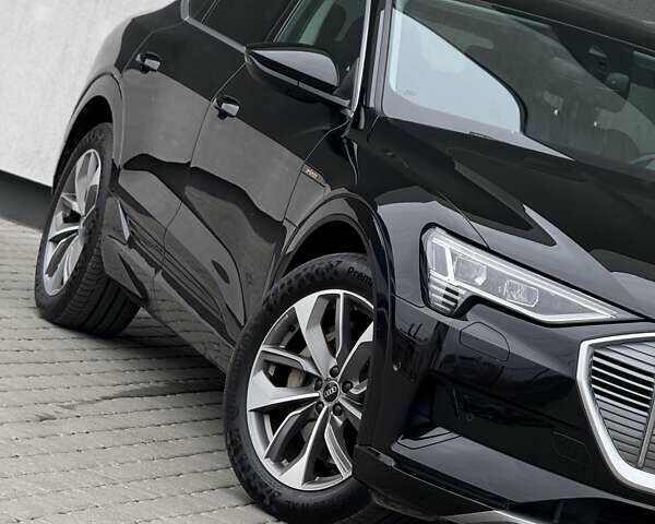 Чорний Ауді E-Tron, об'ємом двигуна 0 л та пробігом 148 тис. км за 31500 $, фото 8 на Automoto.ua