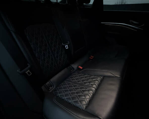 Чорний Ауді E-Tron, об'ємом двигуна 0 л та пробігом 84 тис. км за 36000 $, фото 50 на Automoto.ua