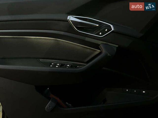 Чорний Ауді E-Tron, об'ємом двигуна 0 л та пробігом 187 тис. км за 23300 $, фото 56 на Automoto.ua