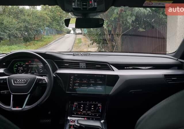 Чорний Ауді E-Tron, об'ємом двигуна 0 л та пробігом 80 тис. км за 40950 $, фото 13 на Automoto.ua