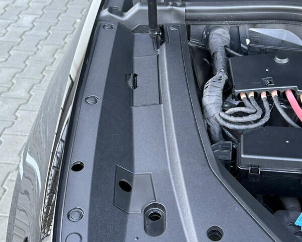 Чорний Ауді E-Tron, об'ємом двигуна 0 л та пробігом 95 тис. км за 36599 $, фото 92 на Automoto.ua