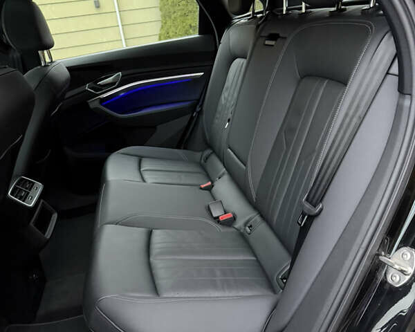 Чорний Ауді E-Tron, об'ємом двигуна 0 л та пробігом 54 тис. км за 37990 $, фото 31 на Automoto.ua