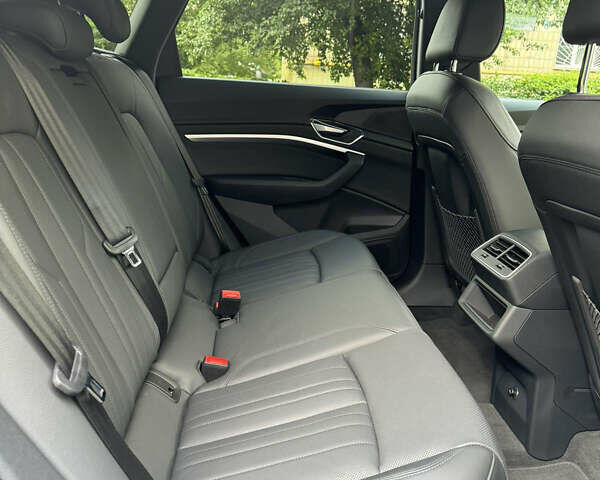 Черный Ауди E-Tron, объемом двигателя 0 л и пробегом 23 тыс. км за 35900 $, фото 11 на Automoto.ua