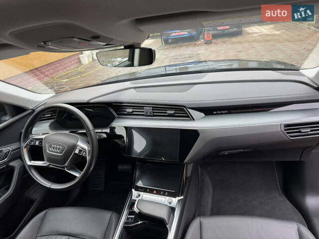 Чорний Ауді E-Tron, об'ємом двигуна 0 л та пробігом 190 тис. км за 24199 $, фото 36 на Automoto.ua