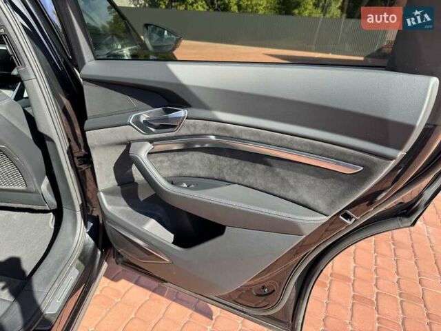 Черный Ауди E-Tron, объемом двигателя 0 л и пробегом 127 тыс. км за 37900 $, фото 19 на Automoto.ua