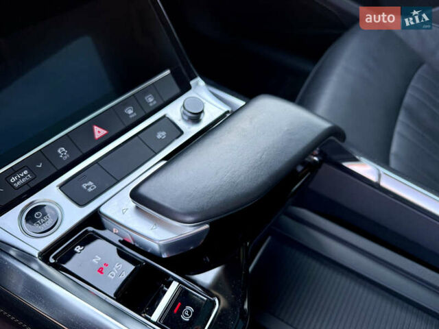 Черный Ауди E-Tron, объемом двигателя 0 л и пробегом 140 тыс. км за 29299 $, фото 23 на Automoto.ua