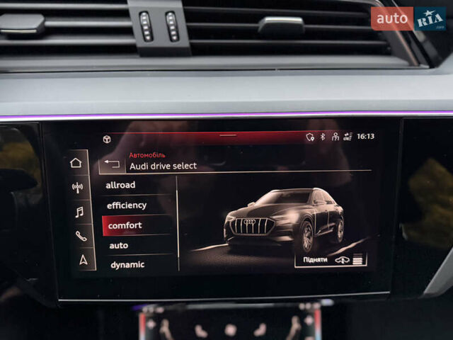 Чорний Ауді E-Tron, об'ємом двигуна 0 л та пробігом 54 тис. км за 37990 $, фото 21 на Automoto.ua