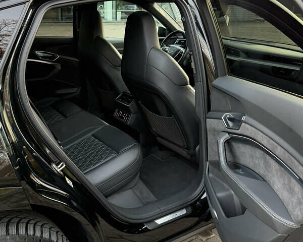 Черный Ауди E-Tron, объемом двигателя 0 л и пробегом 71 тыс. км за 38470 $, фото 22 на Automoto.ua