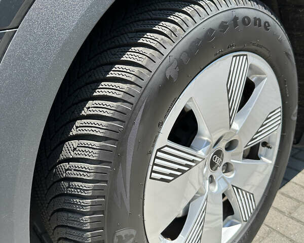 Черный Ауди E-Tron, объемом двигателя 0 л и пробегом 116 тыс. км за 27619 $, фото 8 на Automoto.ua