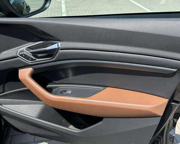 Черный Ауди E-Tron, объемом двигателя 0 л и пробегом 116 тыс. км за 27619 $, фото 20 на Automoto.ua