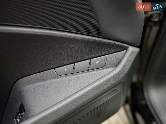 Чорний Ауді E-Tron, об'ємом двигуна 0 л та пробігом 54 тис. км за 37990 $, фото 13 на Automoto.ua