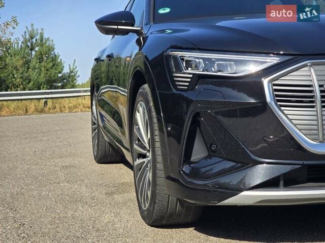 Чорний Ауді E-Tron, об'ємом двигуна 0 л та пробігом 73 тис. км за 37499 $, фото 13 на Automoto.ua