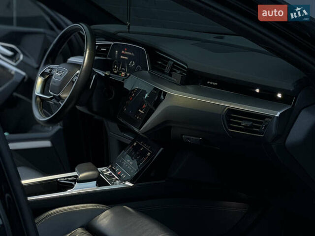 Чорний Ауді E-Tron, об'ємом двигуна 0 л та пробігом 84 тис. км за 36000 $, фото 52 на Automoto.ua