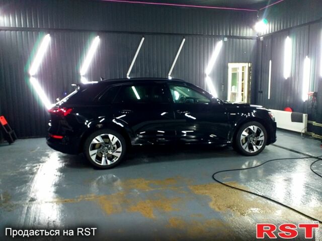 Черный Ауди E-Tron, объемом двигателя 0.3 л и пробегом 51 тыс. км за 35000 $, фото 2 на Automoto.ua