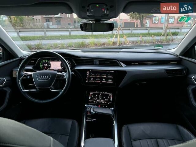 Чорний Ауді E-Tron, об'ємом двигуна 0 л та пробігом 130 тис. км за 27900 $, фото 23 на Automoto.ua