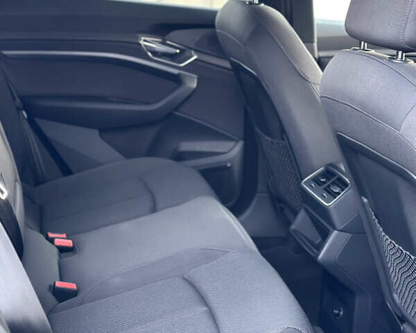 Черный Ауди E-Tron, объемом двигателя 0 л и пробегом 40 тыс. км за 26900 $, фото 34 на Automoto.ua