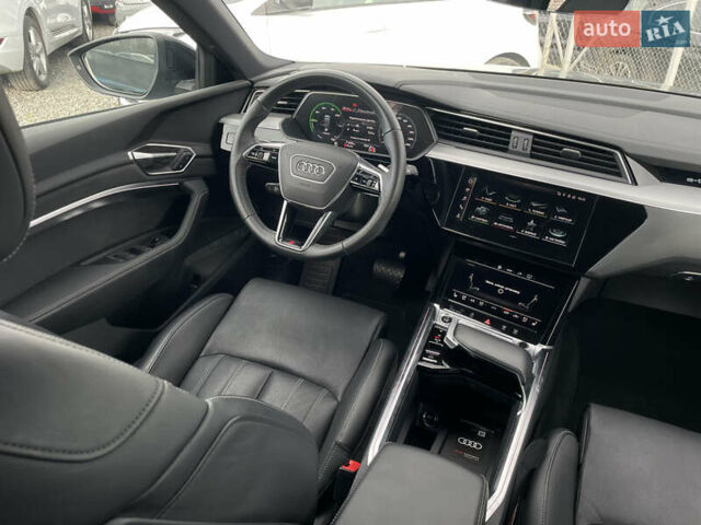 Чорний Ауді E-Tron, об'ємом двигуна 0 л та пробігом 70 тис. км за 39999 $, фото 43 на Automoto.ua