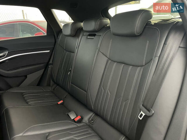 Чорний Ауді E-Tron, об'ємом двигуна 0 л та пробігом 70 тис. км за 39999 $, фото 61 на Automoto.ua