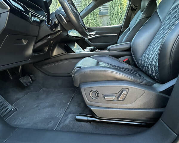 Черный Ауди E-Tron, объемом двигателя 0 л и пробегом 95 тыс. км за 39900 $, фото 32 на Automoto.ua