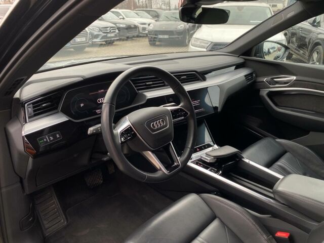 Чорний Ауді E-Tron, об'ємом двигуна 0 л та пробігом 81 тис. км за 36500 $, фото 10 на Automoto.ua