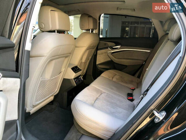 Чорний Ауді E-Tron, об'ємом двигуна 0 л та пробігом 57 тис. км за 41500 $, фото 26 на Automoto.ua