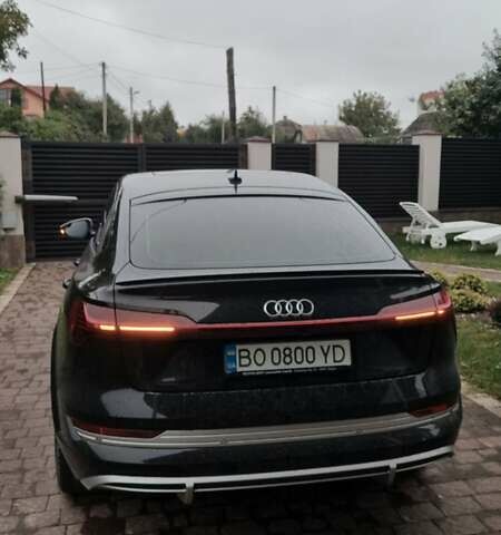 Чорний Ауді E-Tron, об'ємом двигуна 0 л та пробігом 80 тис. км за 40950 $, фото 3 на Automoto.ua