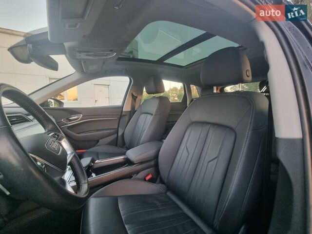 Черный Ауди E-Tron, объемом двигателя 0 л и пробегом 70 тыс. км за 32500 $, фото 21 на Automoto.ua
