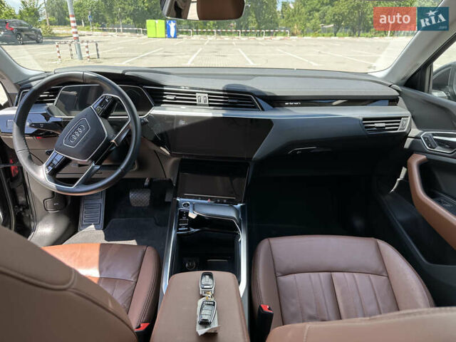Черный Ауди E-Tron, объемом двигателя 0 л и пробегом 116 тыс. км за 27619 $, фото 21 на Automoto.ua