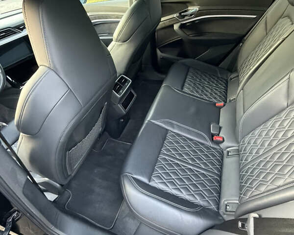 Черный Ауди E-Tron, объемом двигателя 0 л и пробегом 71 тыс. км за 38470 $, фото 36 на Automoto.ua