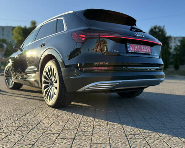 Черный Ауди E-Tron, объемом двигателя 0 л и пробегом 35 тыс. км за 41338 $, фото 7 на Automoto.ua