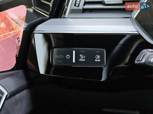 Чорний Ауді E-Tron, об'ємом двигуна 0 л та пробігом 34 тис. км за 49499 $, фото 34 на Automoto.ua