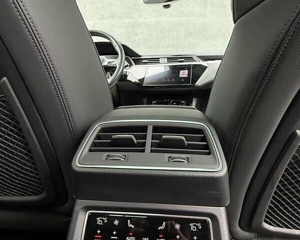 Чорний Ауді E-Tron, об'ємом двигуна 0 л та пробігом 148 тис. км за 31500 $, фото 29 на Automoto.ua