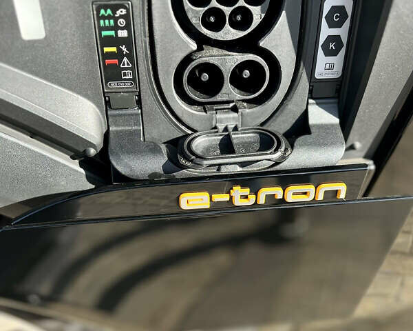 Черный Ауди E-Tron, объемом двигателя 0 л и пробегом 13 тыс. км за 35900 $, фото 33 на Automoto.ua