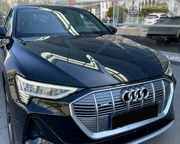 Черный Ауди E-Tron, объемом двигателя 0 л и пробегом 33 тыс. км за 53450 $, фото 4 на Automoto.ua