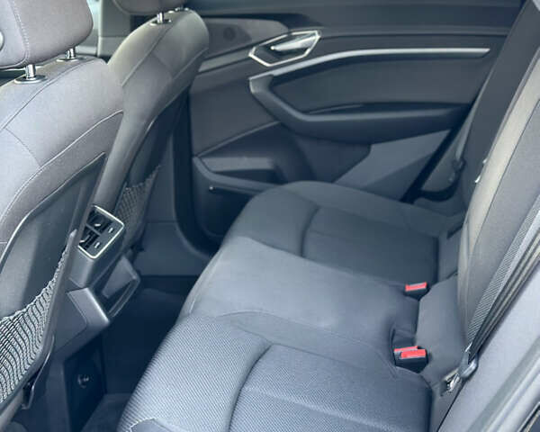 Черный Ауди E-Tron, объемом двигателя 0 л и пробегом 40 тыс. км за 26900 $, фото 35 на Automoto.ua