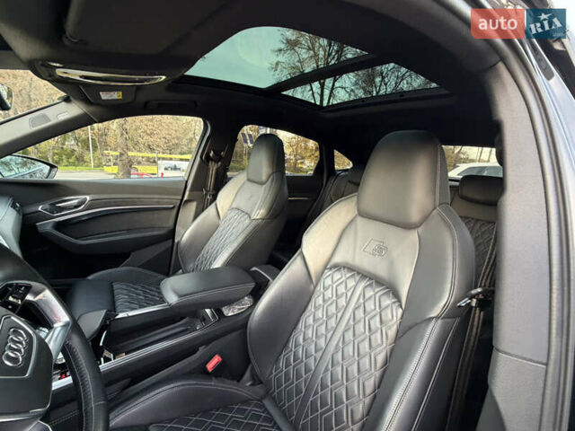 Черный Ауди E-Tron, объемом двигателя 0 л и пробегом 71 тыс. км за 38470 $, фото 43 на Automoto.ua