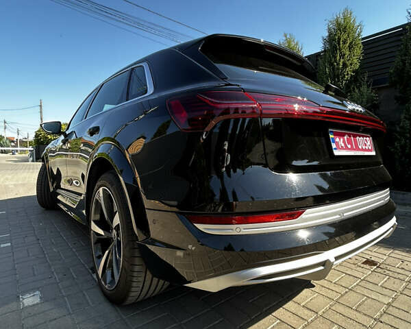 Черный Ауди E-Tron, объемом двигателя 0 л и пробегом 95 тыс. км за 39900 $, фото 8 на Automoto.ua