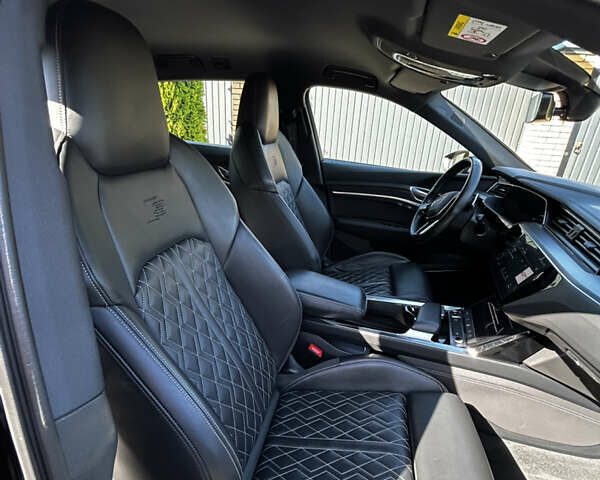 Черный Ауди E-Tron, объемом двигателя 0 л и пробегом 95 тыс. км за 39900 $, фото 20 на Automoto.ua