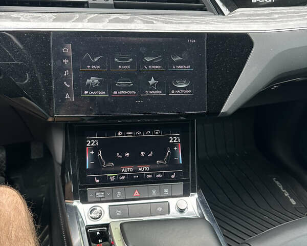 Черный Ауди E-Tron, объемом двигателя 0 л и пробегом 33 тыс. км за 37000 $, фото 7 на Automoto.ua
