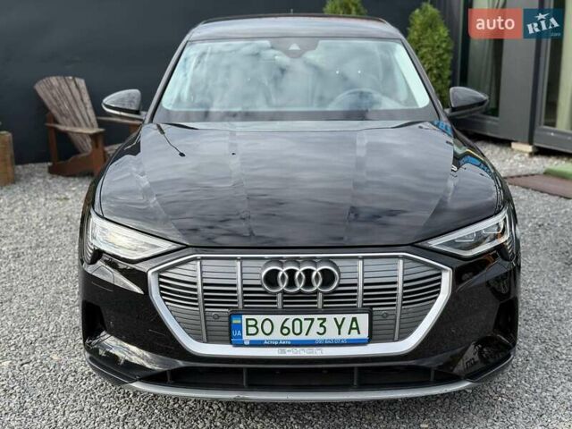 Чорний Ауді E-Tron, об'ємом двигуна 0 л та пробігом 34 тис. км за 28999 $, фото 2 на Automoto.ua