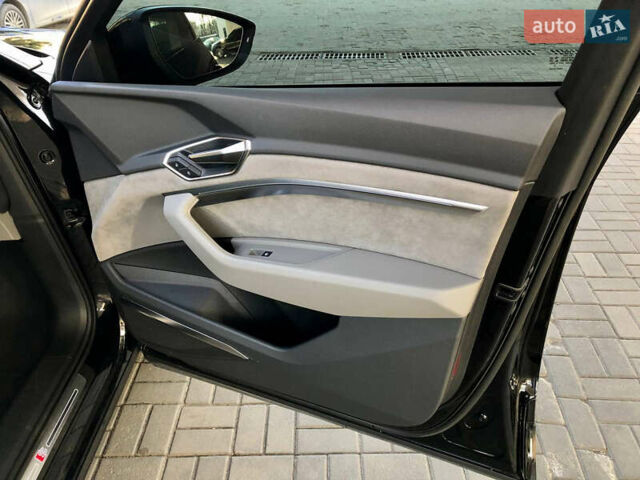 Чорний Ауді E-Tron, об'ємом двигуна 0 л та пробігом 57 тис. км за 41500 $, фото 49 на Automoto.ua