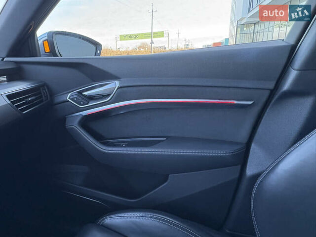 Чорний Ауді E-Tron, об'ємом двигуна 0 л та пробігом 95 тис. км за 36599 $, фото 44 на Automoto.ua