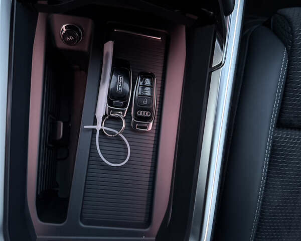 Чорний Ауді E-Tron, об'ємом двигуна 0 л та пробігом 58 тис. км за 39999 $, фото 40 на Automoto.ua