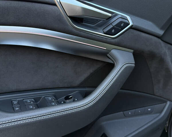 Чорний Ауді E-Tron, об'ємом двигуна 0 л та пробігом 178 тис. км за 31000 $, фото 8 на Automoto.ua